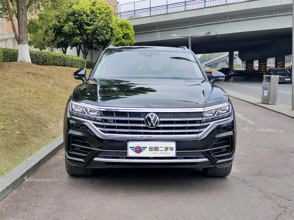 VOLKSWAGEN TOUAREG