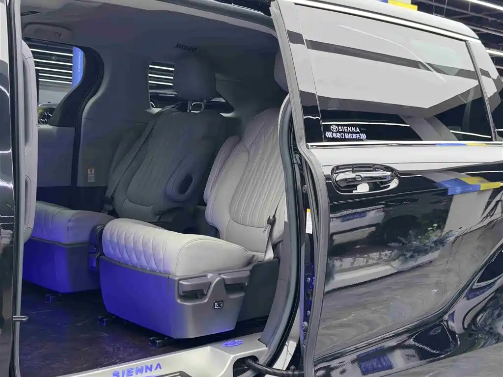 Toyota Sienna 2021 2.5L Hybrid Comfort Edition фото 7