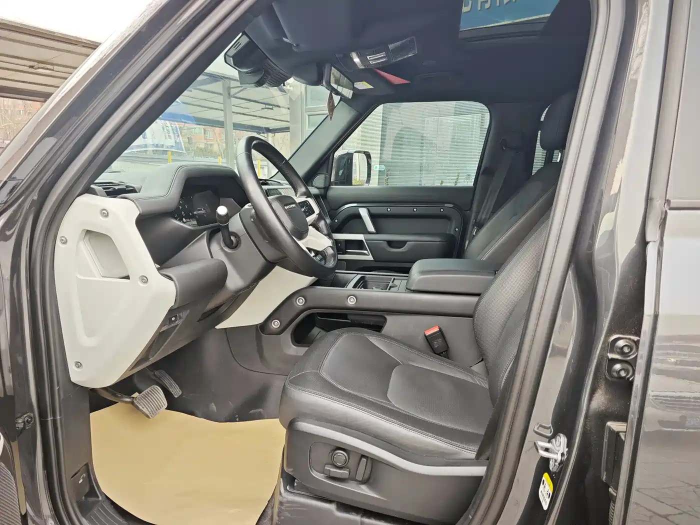 Land Rover Defender 2023 Model 110 3.0T P400 X-DYNAMIC HSE фото 7