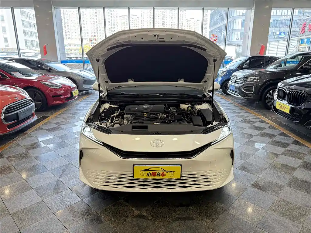 Toyota Camry 2024 Hybrid 2.0HGVP Luxury Edition фото 16