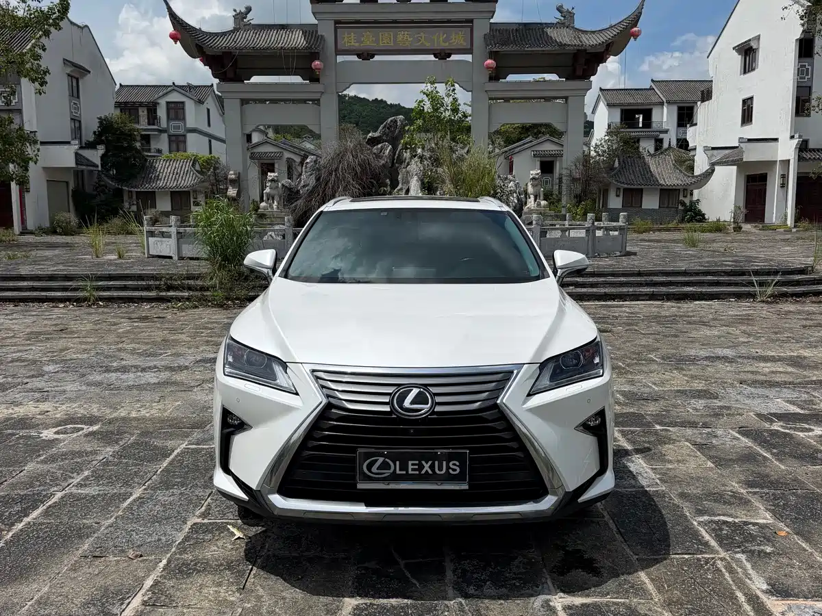 Фото 2 - Lexus RX