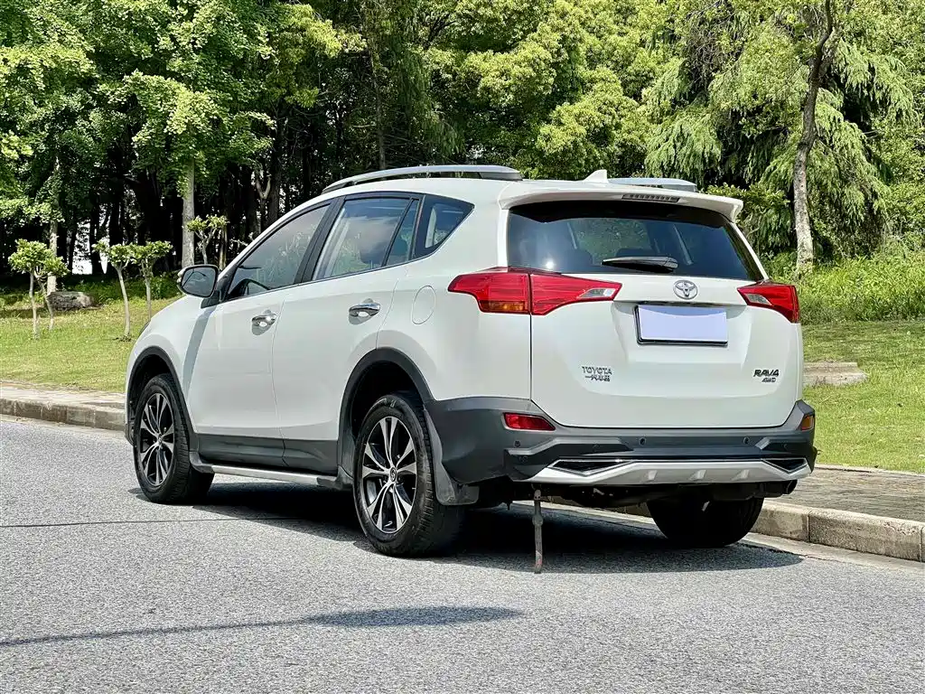 Toyota RAV4 Rongfang 2015 2.5L Automatic 4WD Elite Edition фото 6
