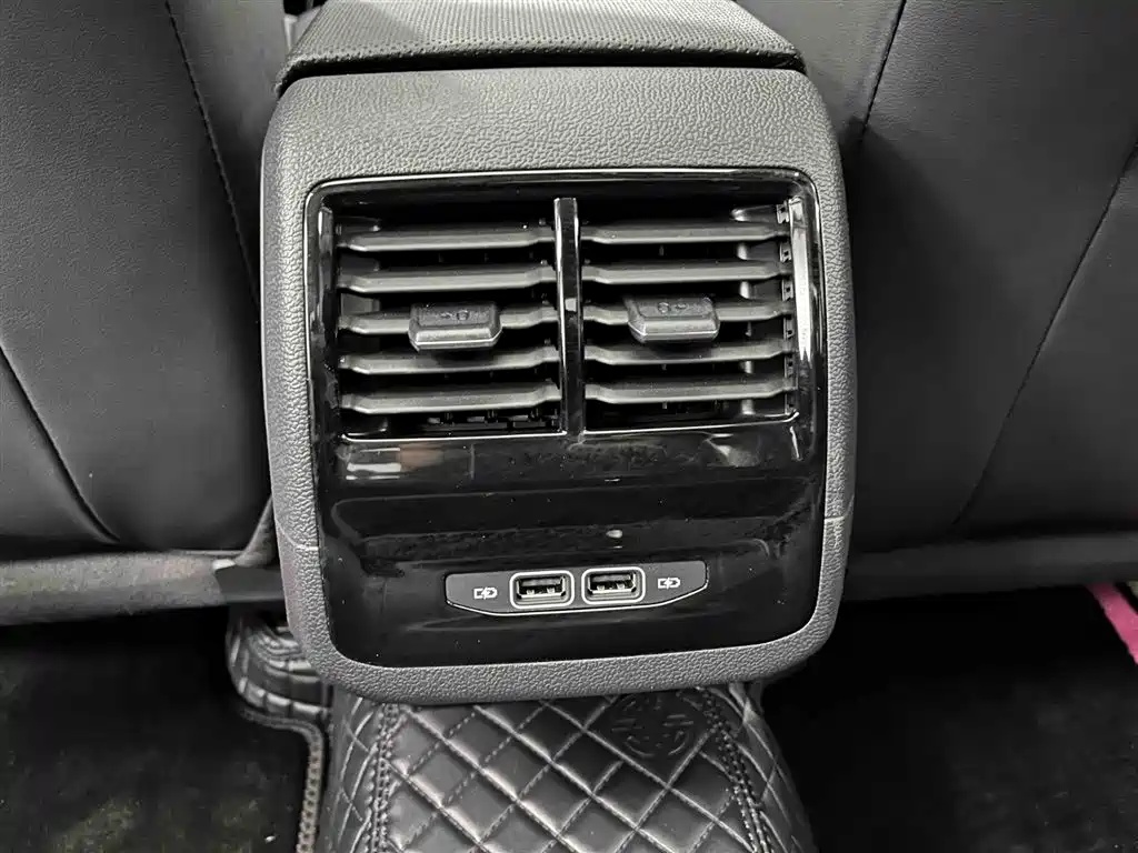 Volkswagen Sagitar 2023 300TSI DSG Surpassing Edition фото 15
