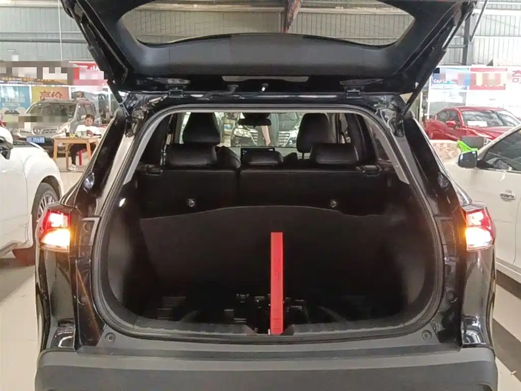 Toyota Frontlander 2023 2.0L CVT Leading Edition фото 19