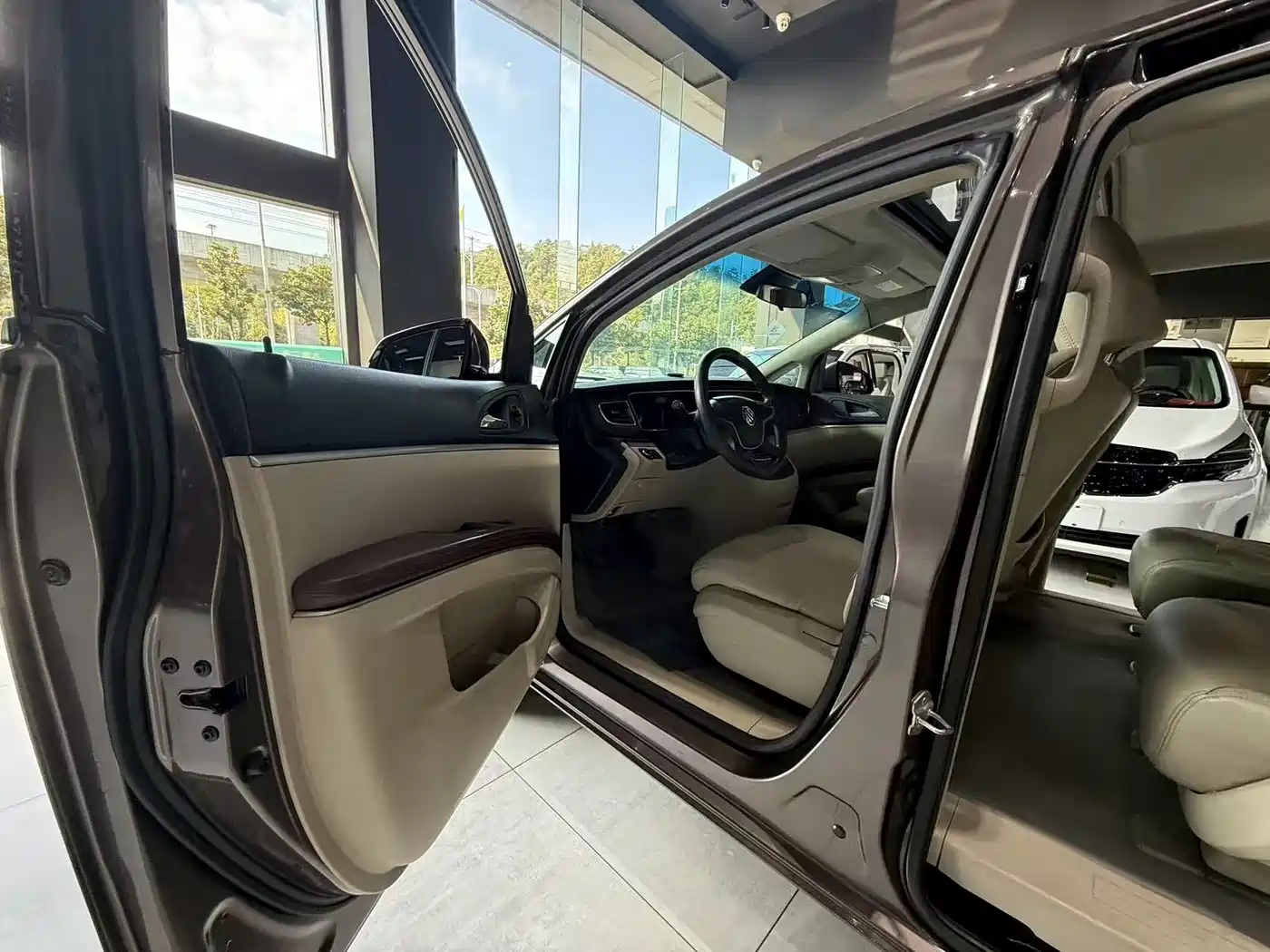 Buick GL8 2014 2.4L CT Luxury Business Comfort фото 11