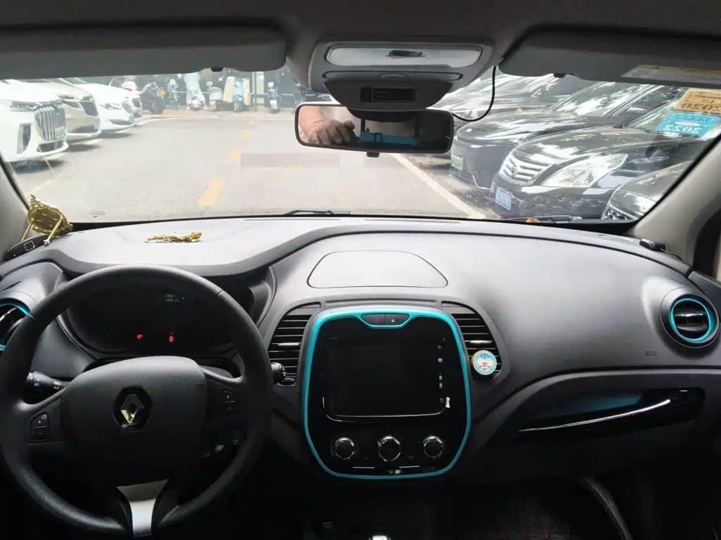 Renault Captur 2018 2015 Model 1.2T Automatic Standard Edition