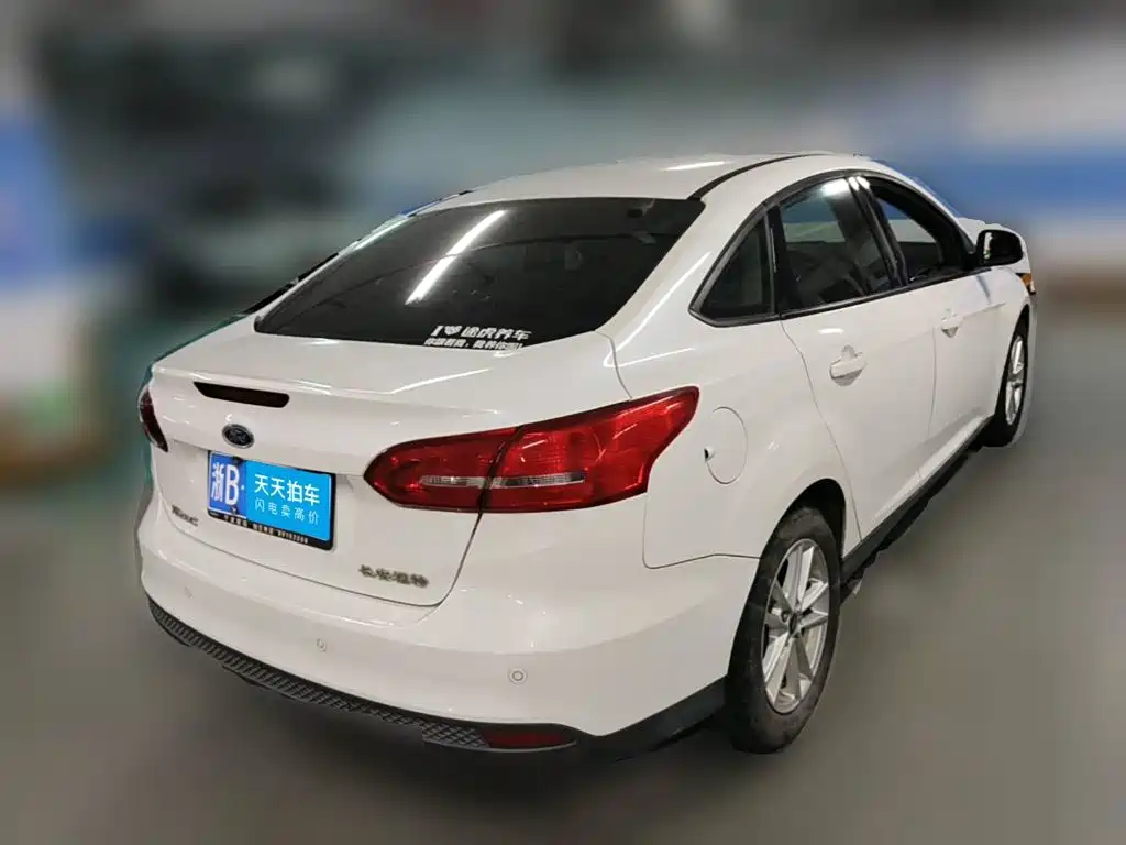 Фото 5 - Ford Focus