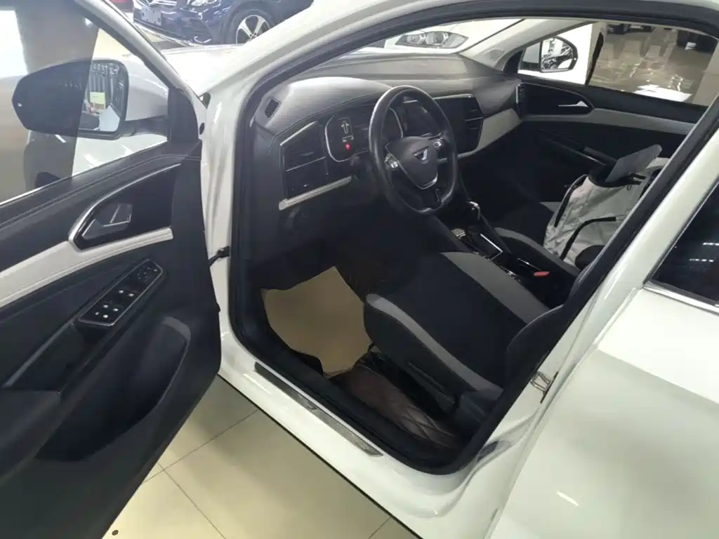 Photo 16 - Jetta VS7