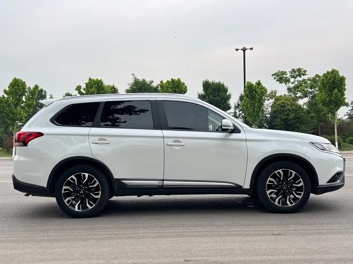 Mitsubishi Outlander 2019 2.0L 2WD Enjoy 7-Seater China VI фото 4