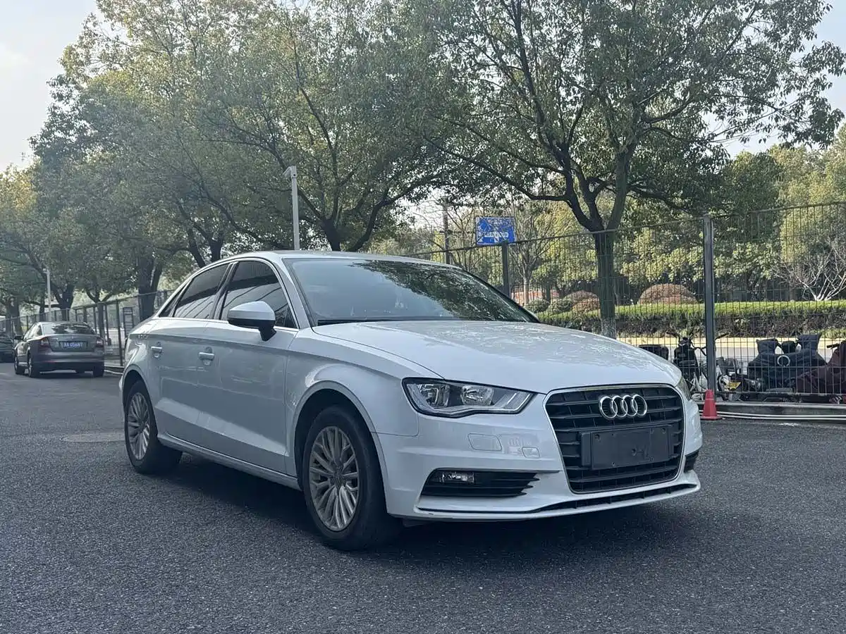 Audi A3 2016 Limousine 35 TFSI Progressive фото 3