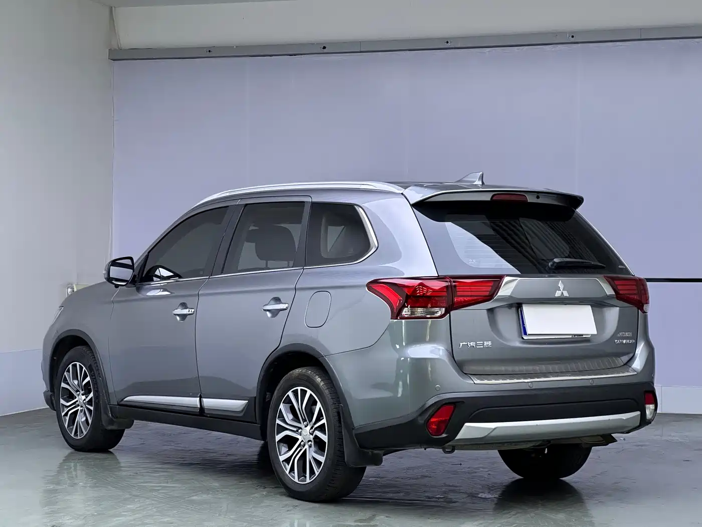 Mitsubishi Outlander 2018 2.4L 4WD Elite Edition 5-seater фото 4