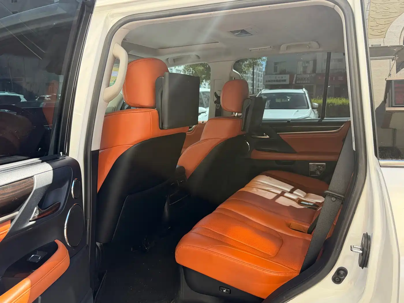 Фото 21 - Lexus LX