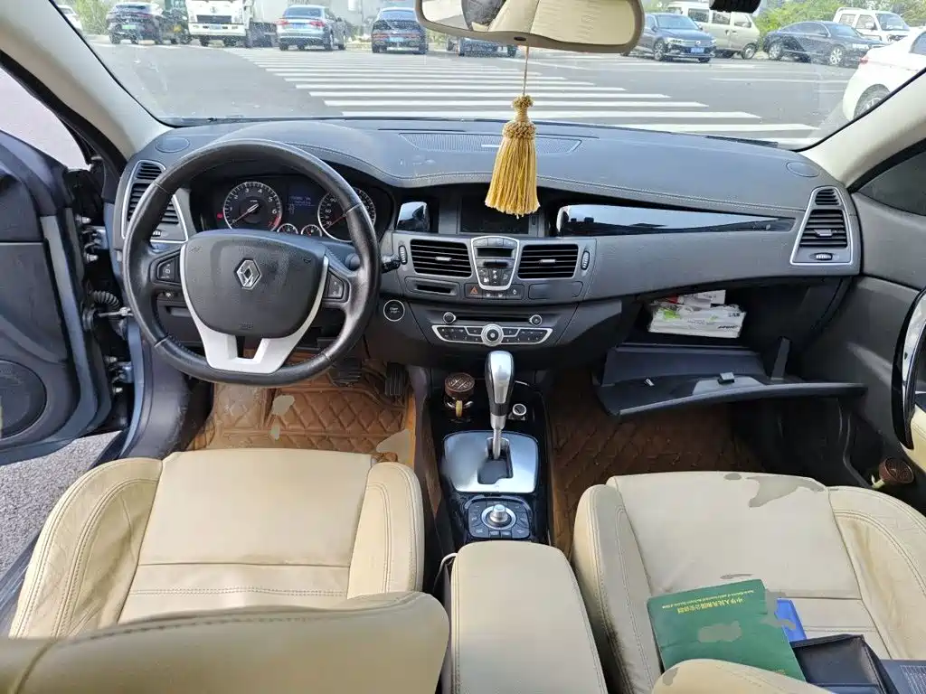 Renault Laguna 2015 2012 Coupe 2.0T Luxury Navigation Edition