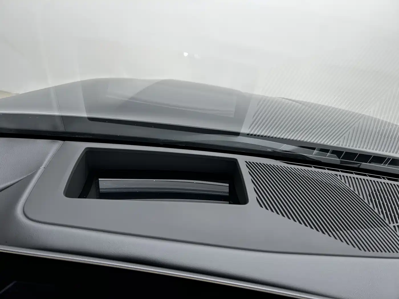 BMW 5 Series 2025 530Li Premium M Sport Package фото 15