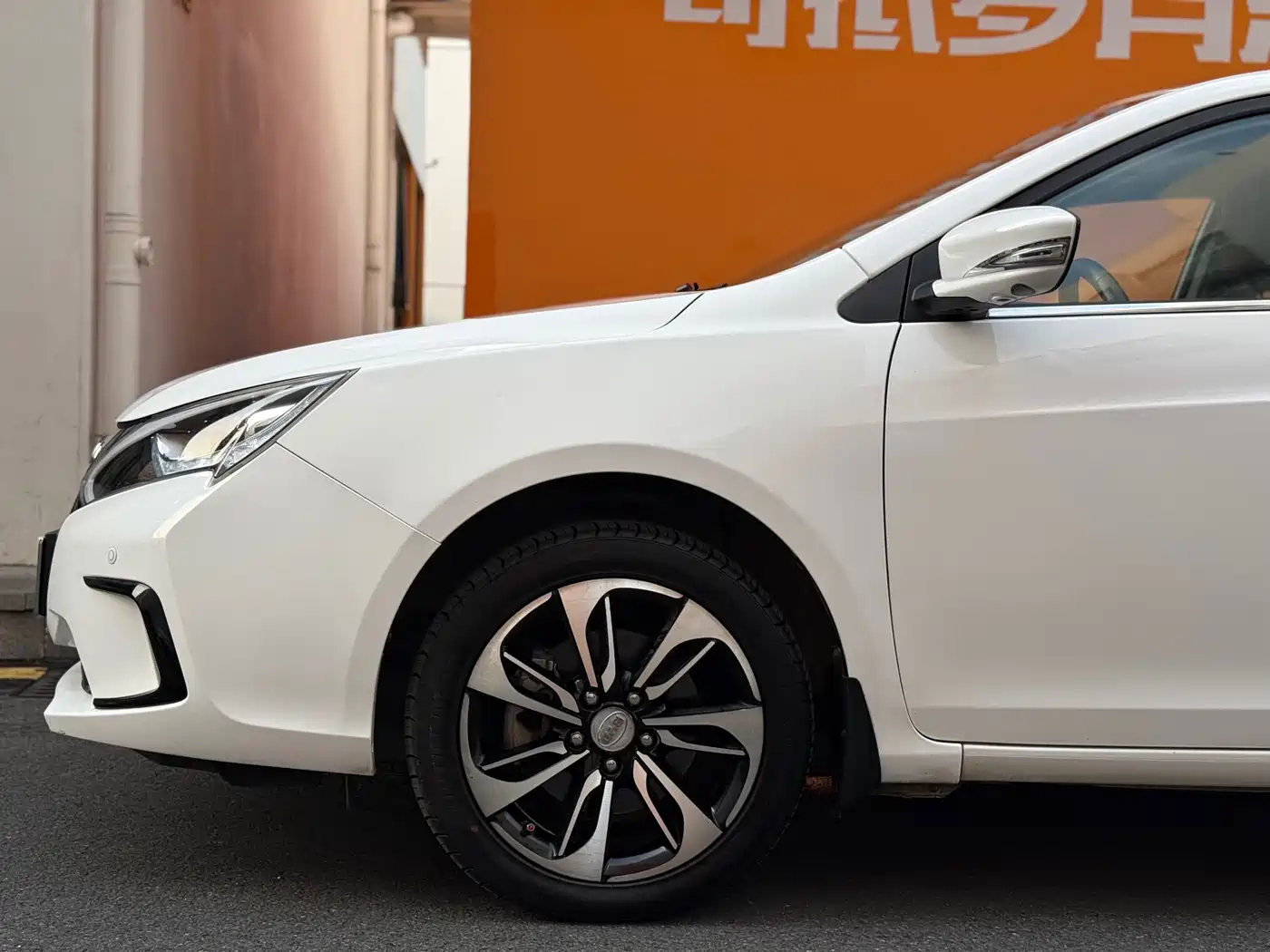 BYD Qin New Energy 2015 1.5T Dual Crown Flagship Edition фото 31
