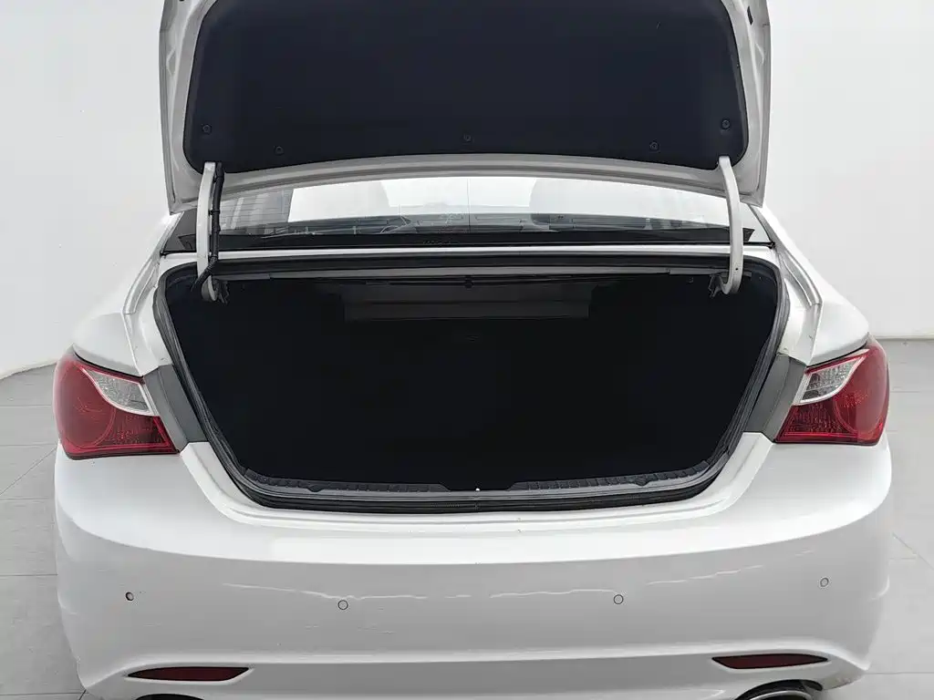 صورة 16 - Hyundai Sonata