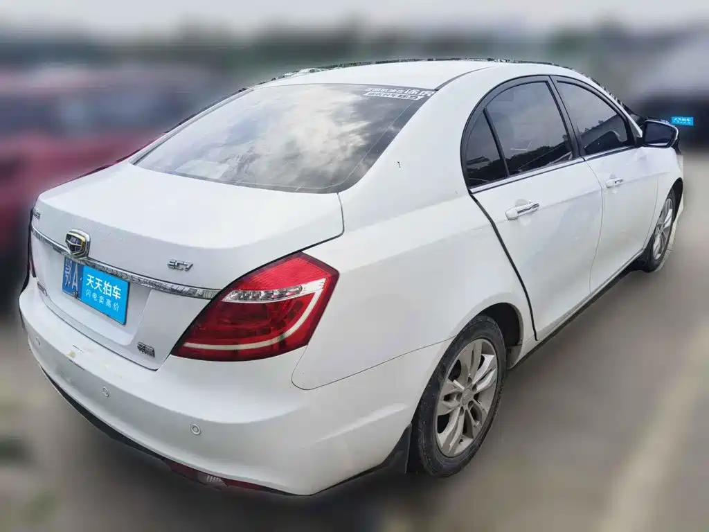 Фото 2 - Geely Emgrand