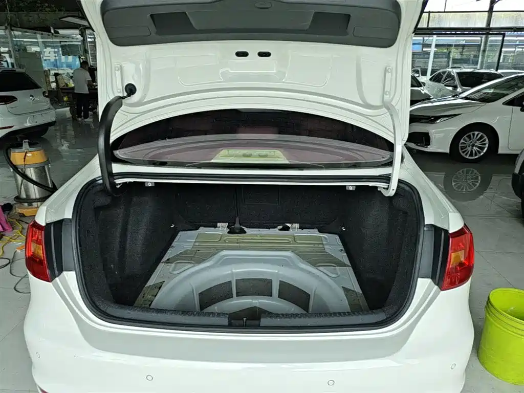 Volkswagen Sagitar 2014 1.4TSI Automatic Luxury фото 19