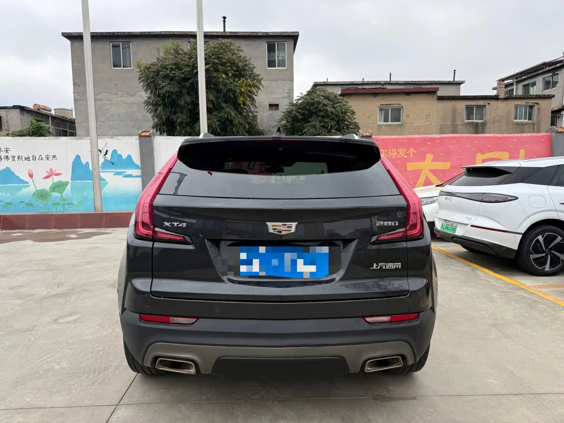 Photo 5 - Cadillac XT4