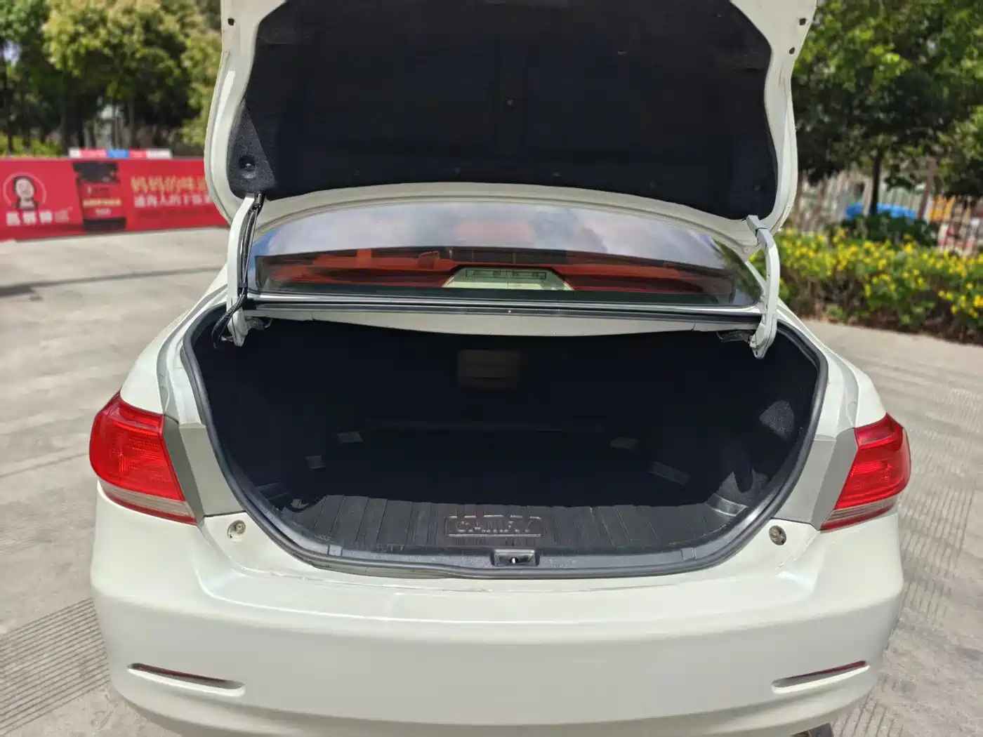 Toyota Camry 2013 200G Classic Luxury Edition фото 15