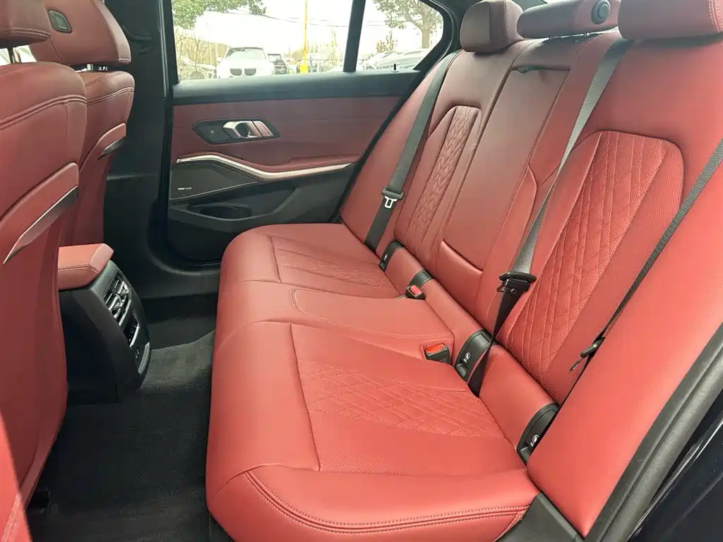 BMW 3 Series 2024 325i M Sport Shadowline Package фото 6