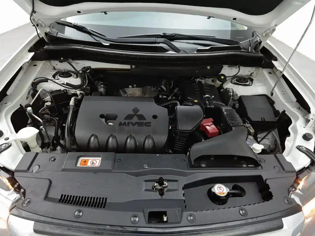 Mitsubishi Outlander (Import) 2015 2014 2.4L 4WD Luxury Value Edition 5-seater