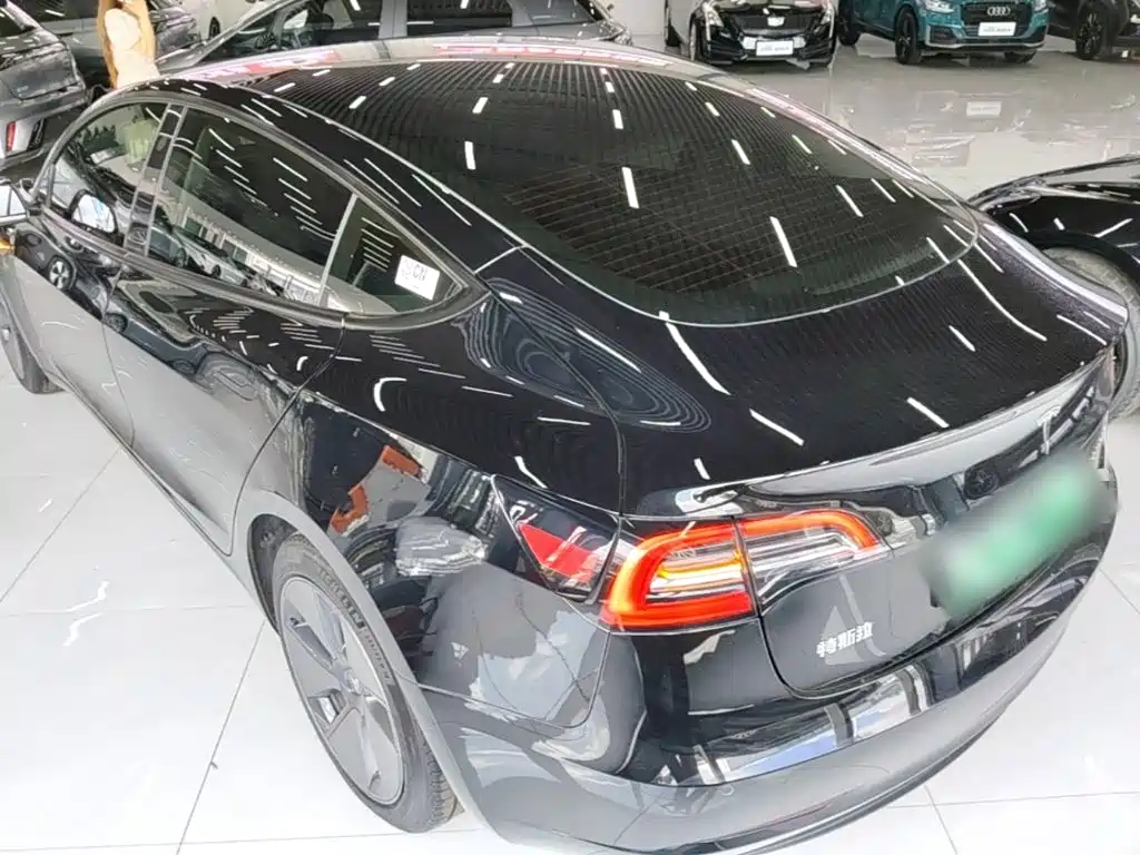 Фото 5 - Tesla Model 3