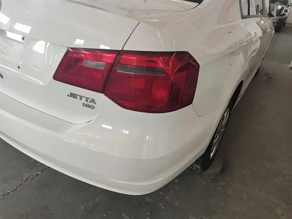 Volkswagen Jetta 2015 1.6L Manual Trend фото 8