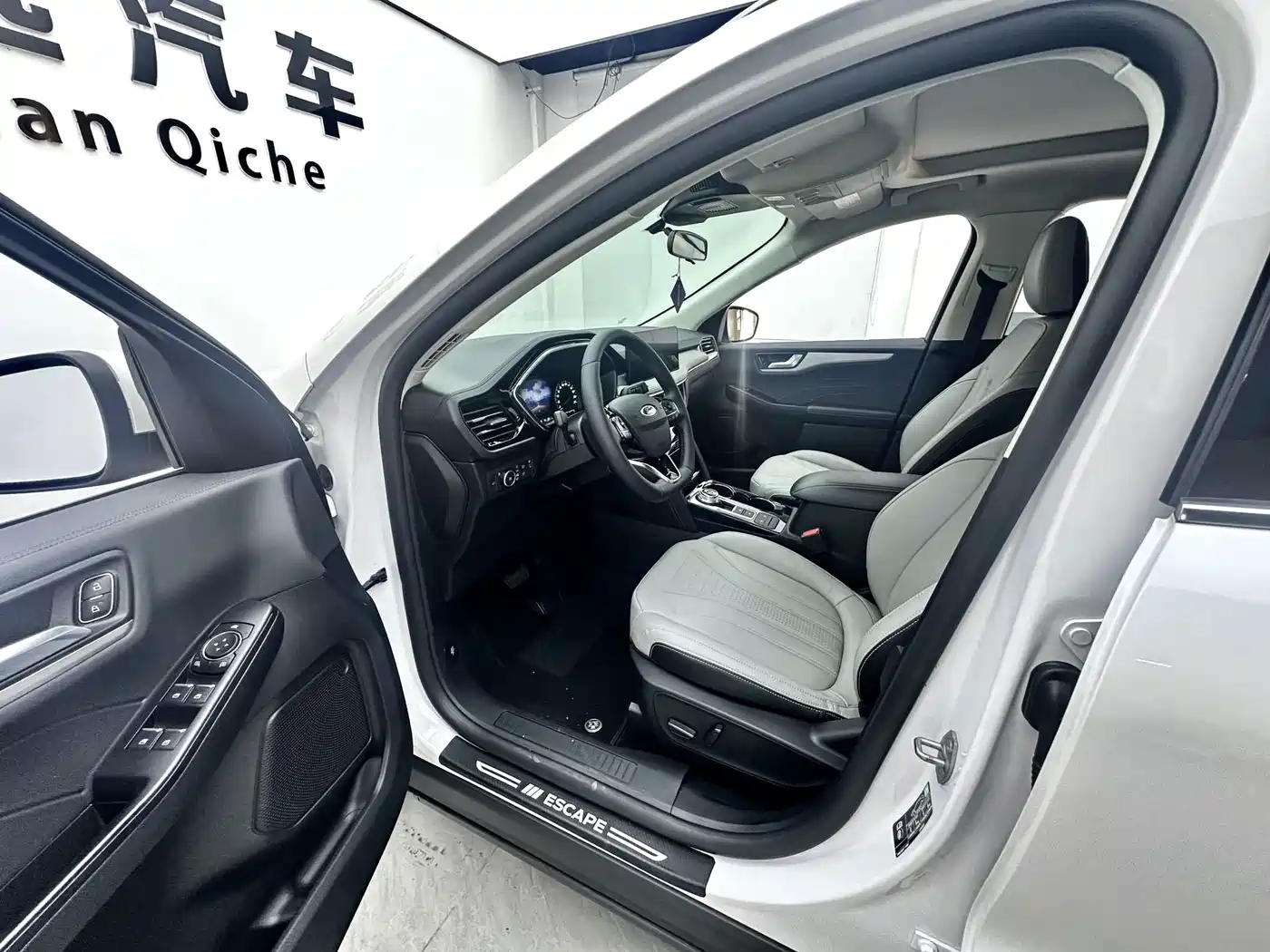 Ford Escape 2023 2024 Model EcoBoost 245 2WD Premium Edition
