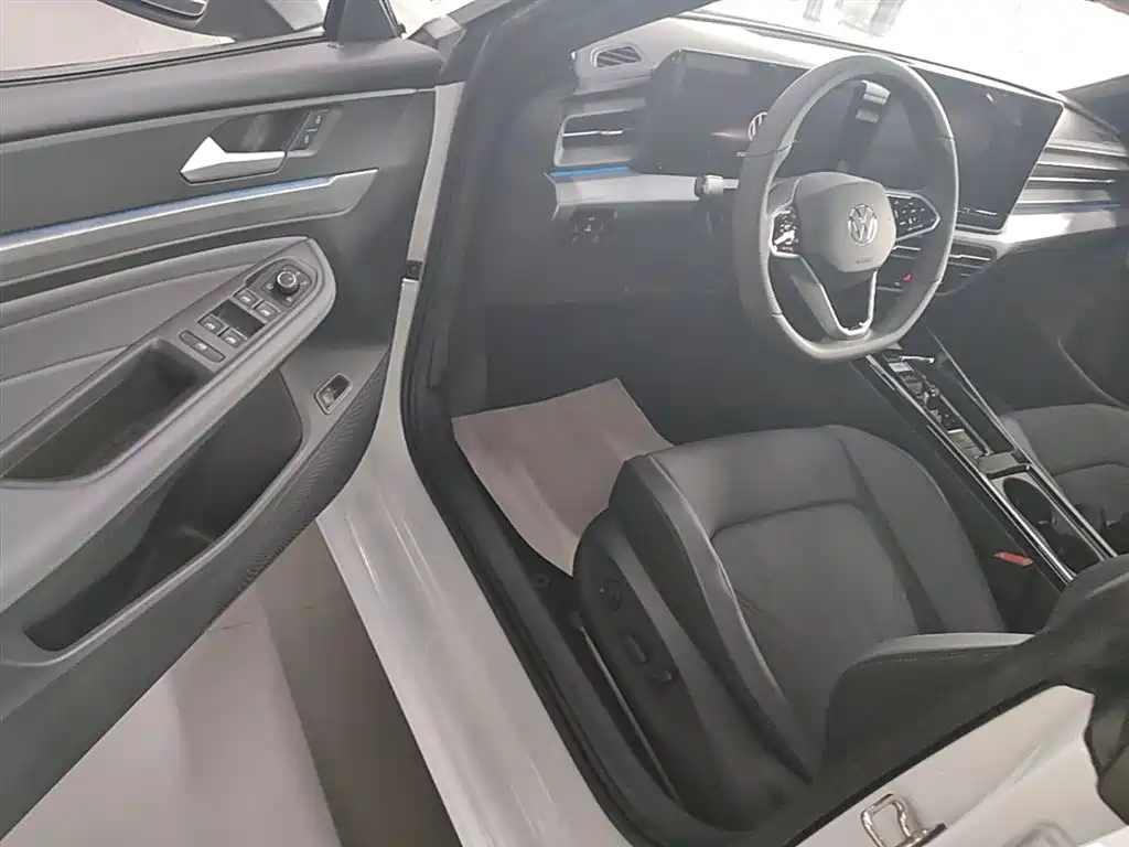 VOLKSWAGEN LINGDU