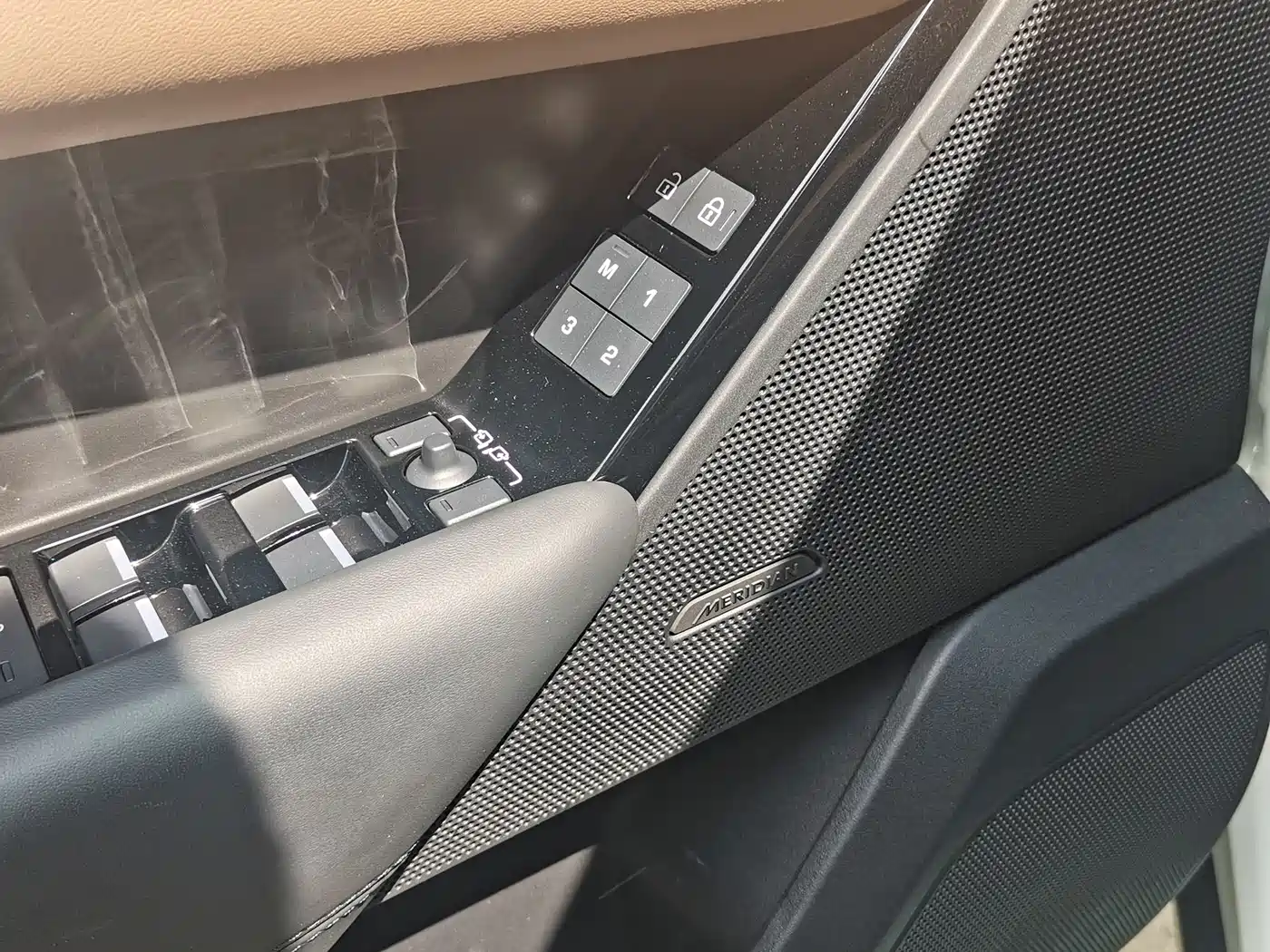 Land Rover Range Rover Velar 2025 Dynamic HSE фото 22