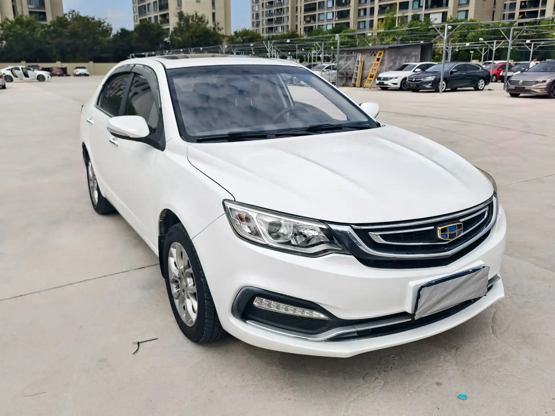 Фото 3 - Geely Vision