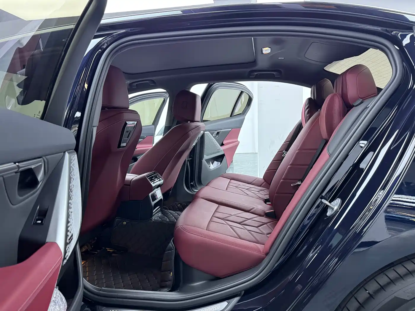 BMW 5 Series 2024 525Li M Sport Package фото 8