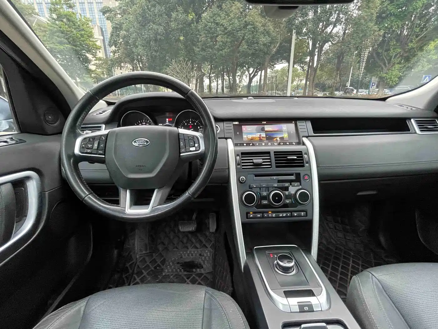 Land Rover Discovery Sport 2017 2.0T HSE фото 11