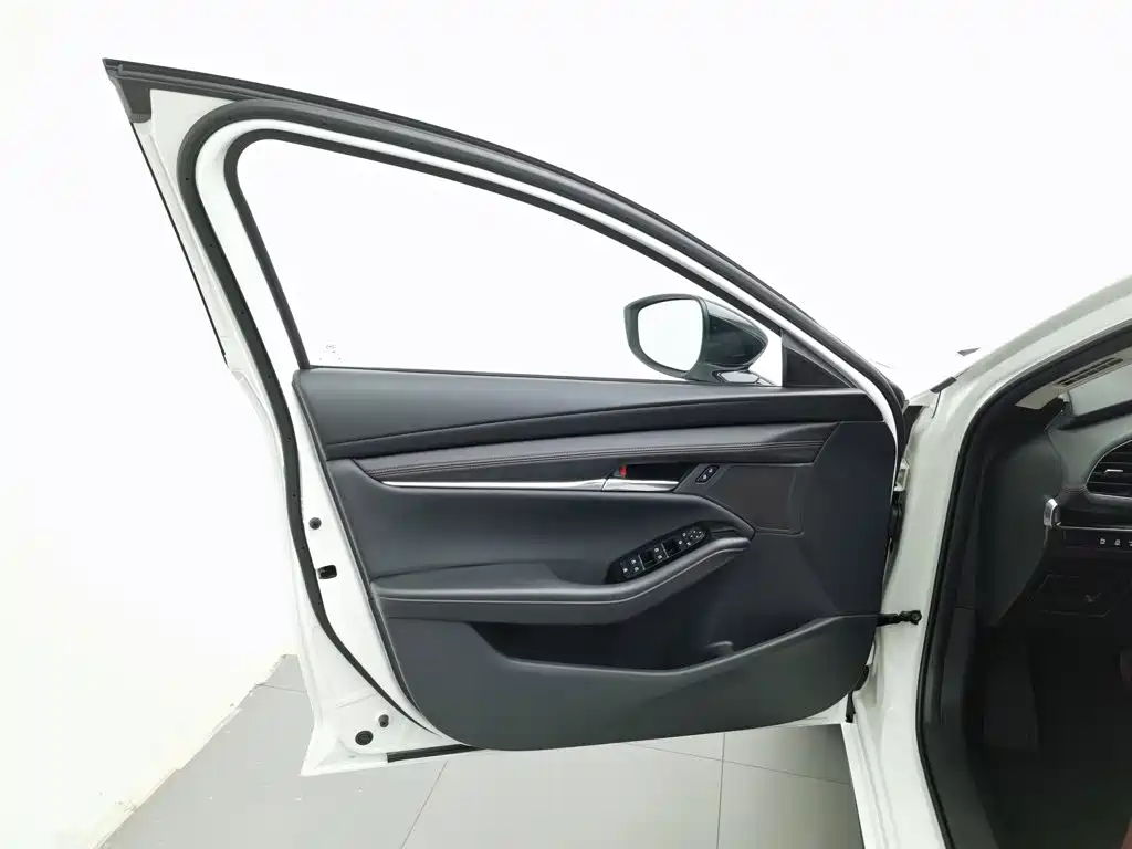 Mazda Mazda 3 2024 2023 2.0L Auto Zhiya