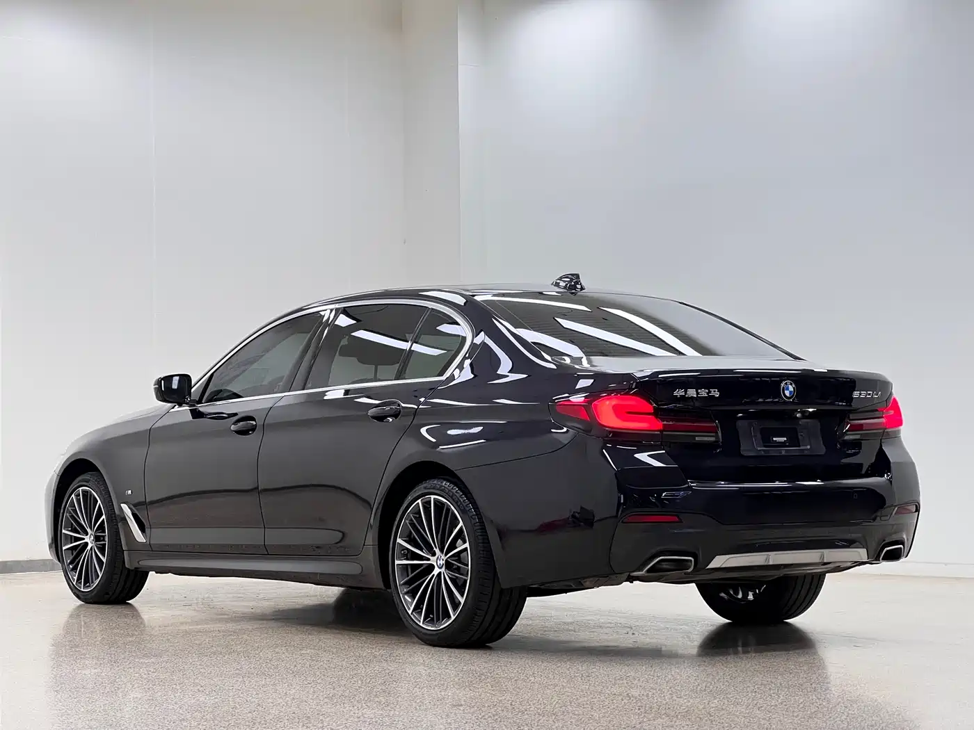 BMW 5 Series 2022 Facelift 530Li Leading M Sport Package фото 5