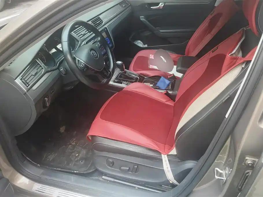 Volkswagen Passat 2016 330TSI DSG Honor Edition фото 9
