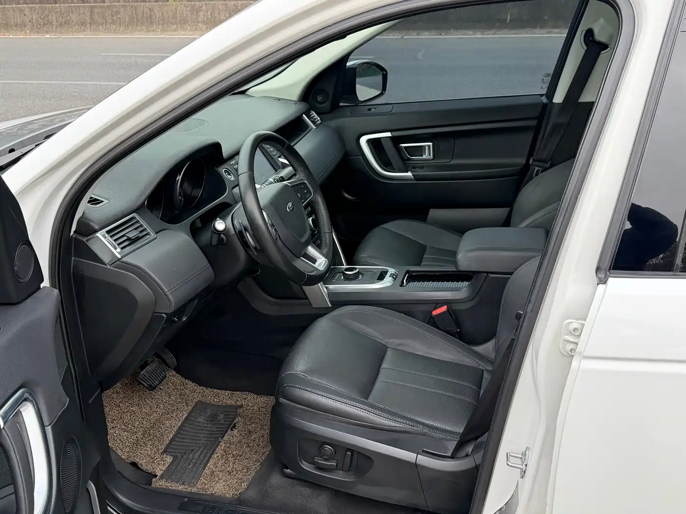 Land Rover Discovery Sport 2017 2.0T SE фото 16