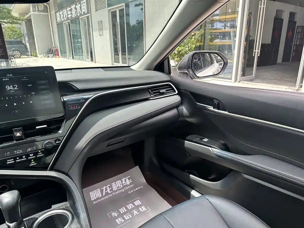 Toyota Camry 2021 Hybrid 2.5HG Luxury Edition фото 6