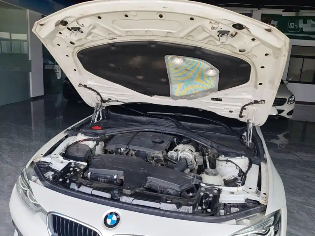 Photo 20 - BMW 3 Series