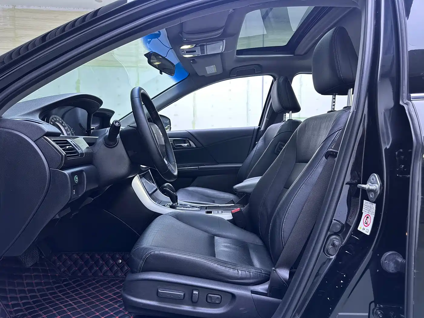 Фото 8 - Honda Accord