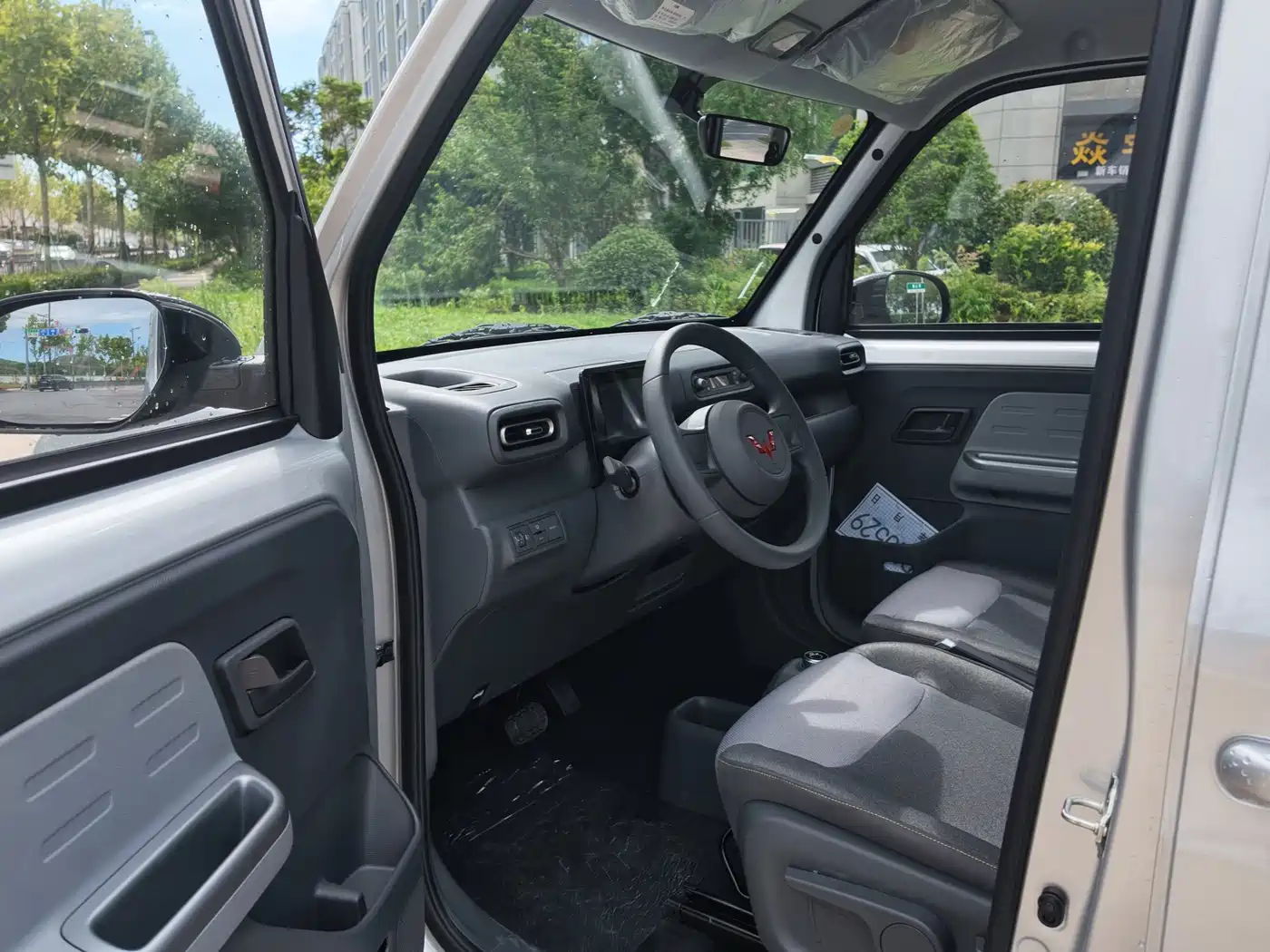 Wuling Motors Wuling Zhiguang NEV 2026 2025 Model 305km Base Version