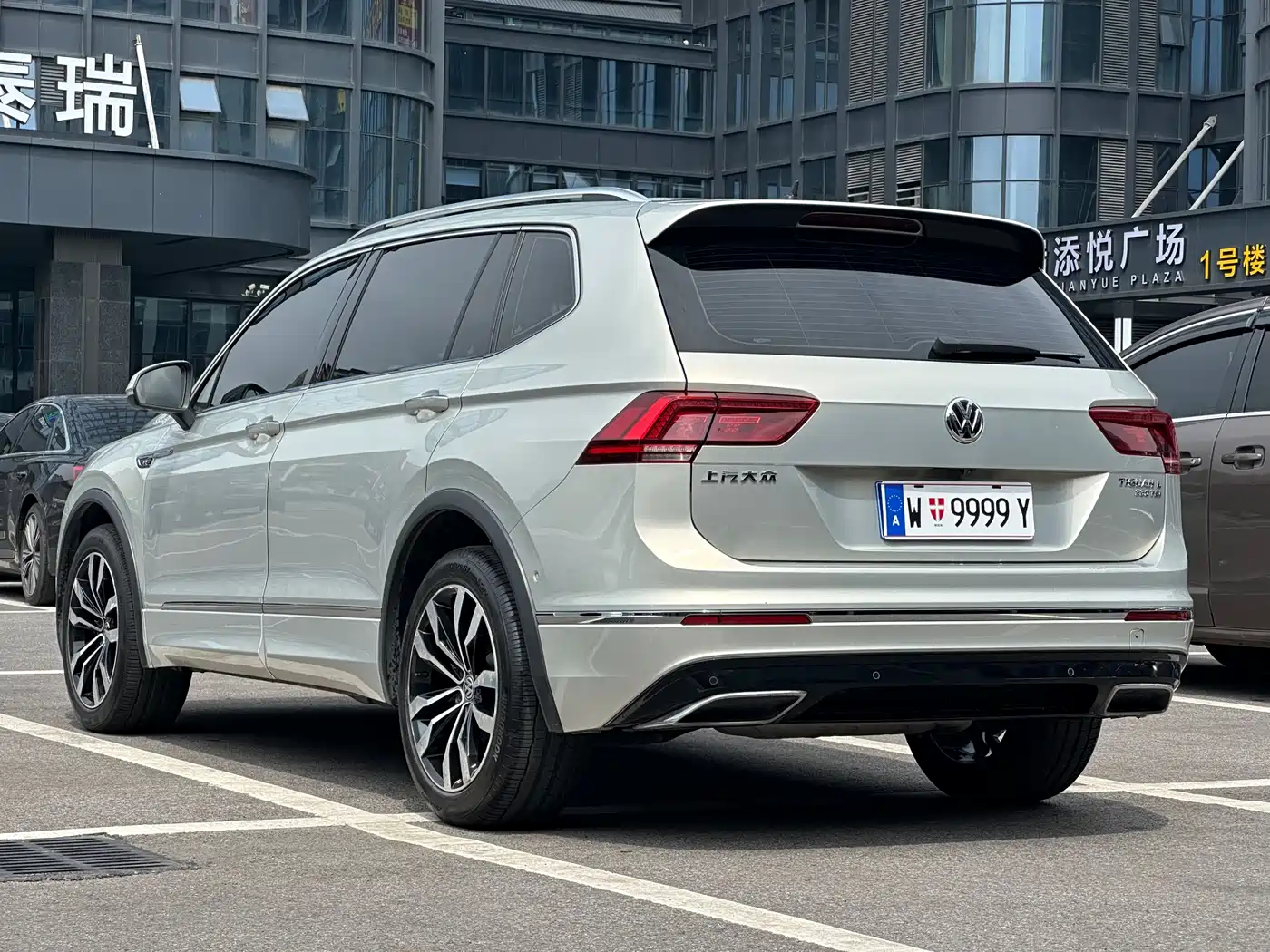 Volkswagen Tiguan L 2019 330TSI Automatic 2WD R-Line Flagship Edition China VI фото 5