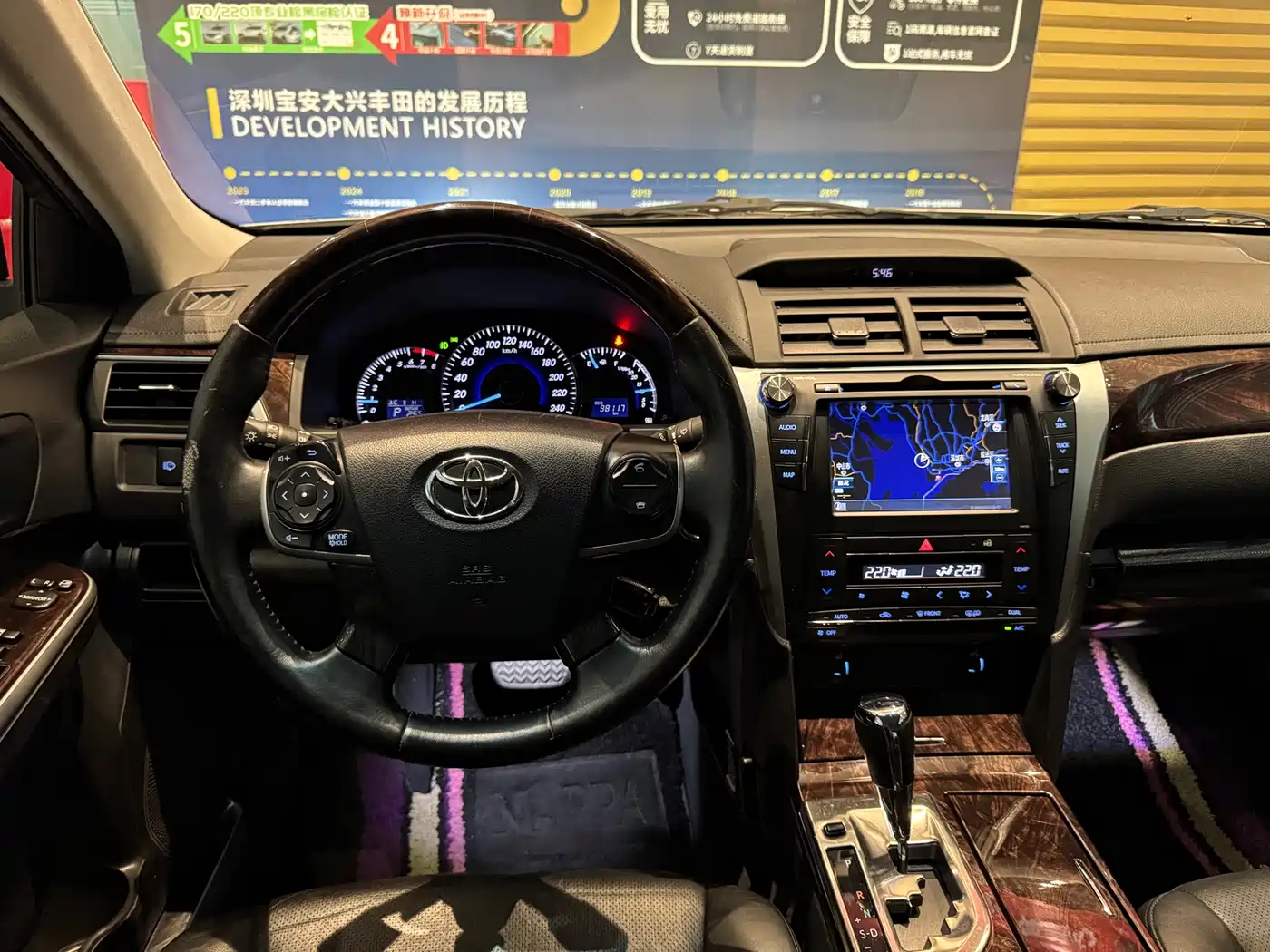 Toyota Camry 2015 2.5G Luxury Navigation Edition фото 14