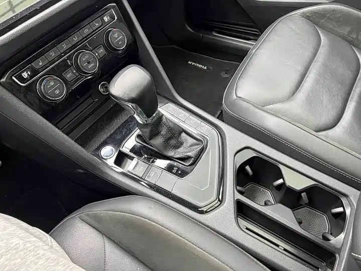 Volkswagen Tiguan L 2021 330TSI Automatic 2WD R-Line Premium фото 5