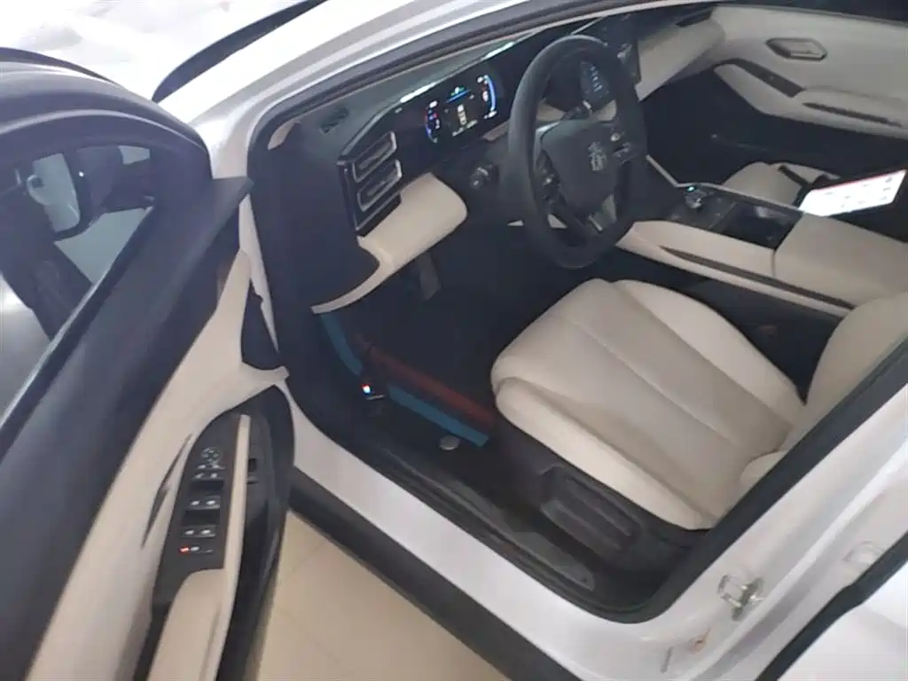BYD Qin L 2024 DM-i 80KM Leading Edition фото 16