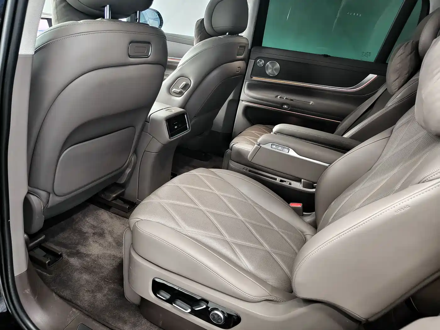 AITO Wenjie AITO M9 2025 Extended Range Ultra 52kWh 6-Seater фото 5