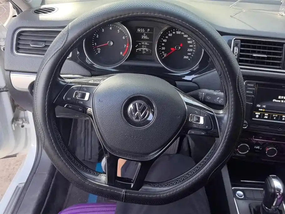 Volkswagen Sagitar 2018 1.6L Automatic Comfort фото 15