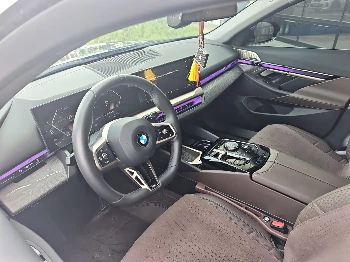 BMW 5 Series 2024 530Li Leading M Sport Package фото 14