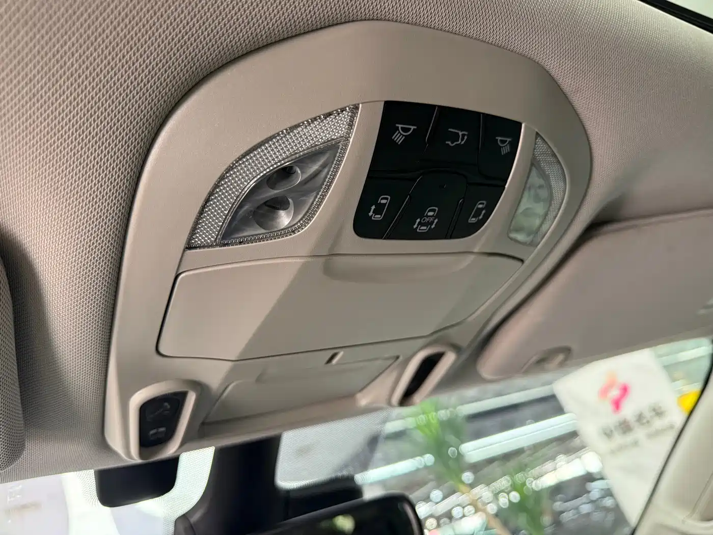Chrysler Grand Voyager (Import) 2017 3.6L Premium Edition фото 24